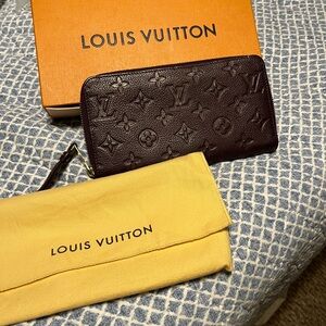 Louis Vuitton Zippy Wallet
